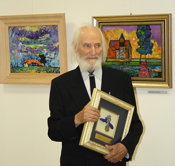 Znakomity polski artysta malarz Alfons Kułakowski otrzymał w prezencie od organizatorów ekskluzywny nominalny herb „Klucze do nieba” 