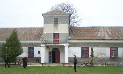 W budynku pisarza w Kiselach dziś funkcjonuje szkoła      
