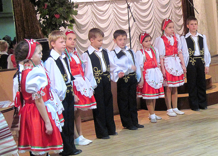 Na scenie „Mali Węgrzy” z Chmielnickiej Szkoły nr 1